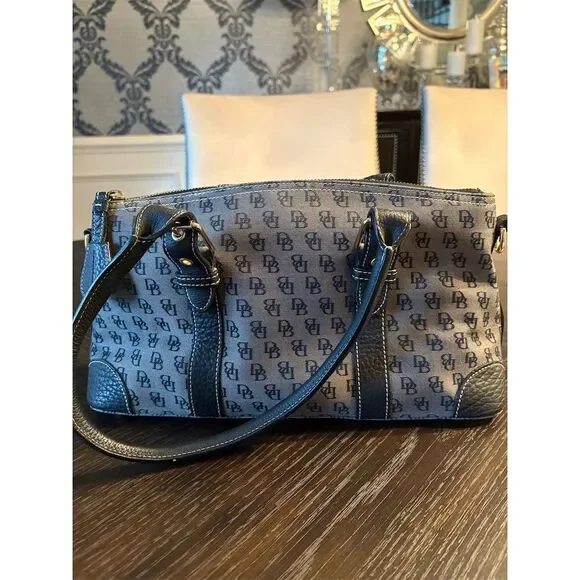 Dooney & Bourke Vintage Classic Women's Monogram Canvas Shoulder Bag Black/Gray - Picture 4 of 11